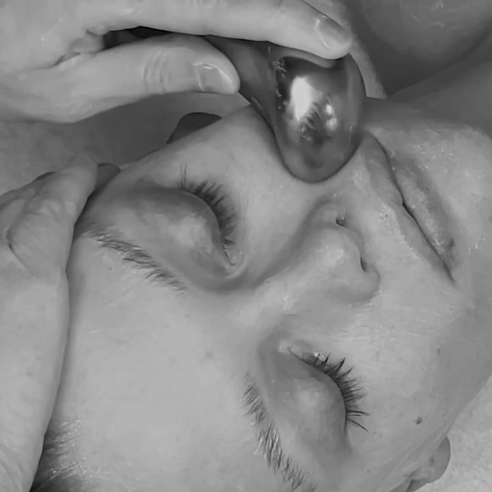 Master Esthetician Leigh Kelley Skin Studio facial treatment incorporating Ionix Oxylight technology